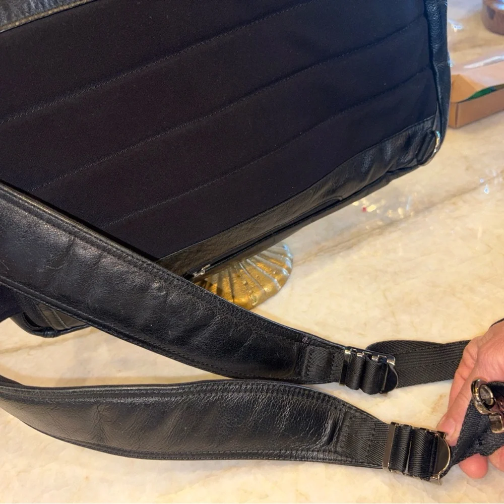 Hook & Albert Backpack or Briefcase Black Leather Convertible MultiFunction